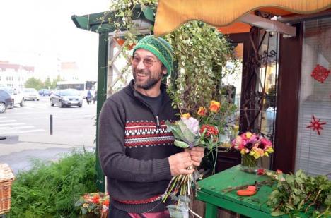 Artistul petalelor: Marius Sabău, un maestru în pregătirea buchetelor de flori pentru momentele speciale ale orădenilor (FOTO)